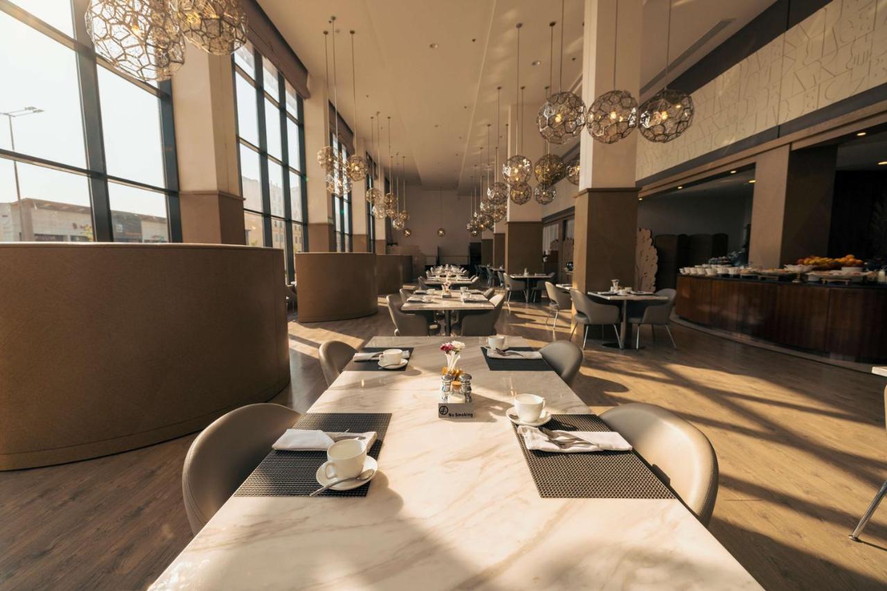 Radisson Blu Hotel, Burajda Kültér fotó